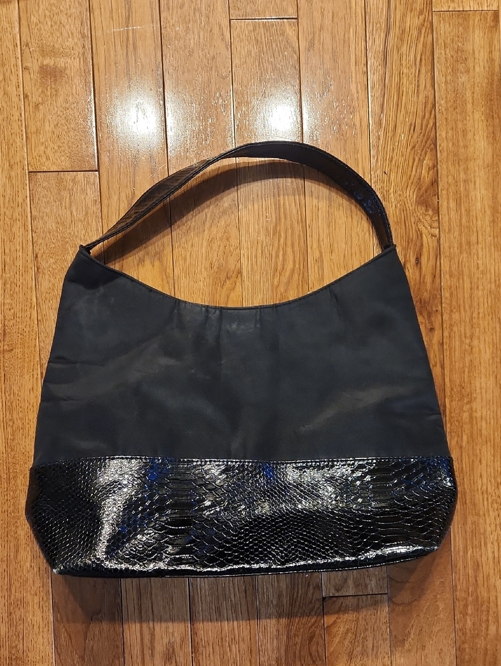 Black Tote Shoulder Bag with Textured Trim P-004